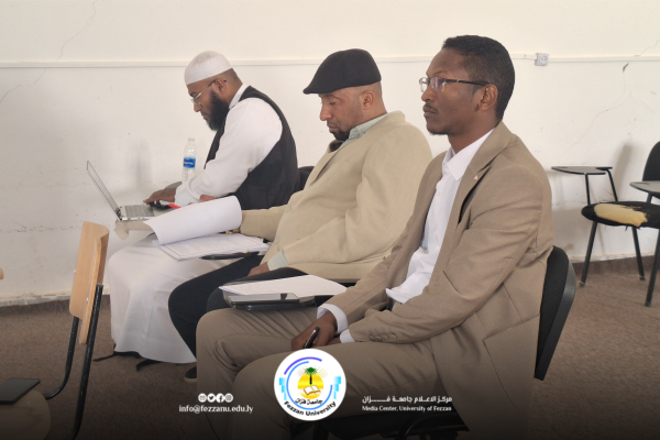 طلاب قسم الهندسة الكهربائية يناقشون مقترحات بحوث التخرج للفصل الدراسي، خريف (2026م).