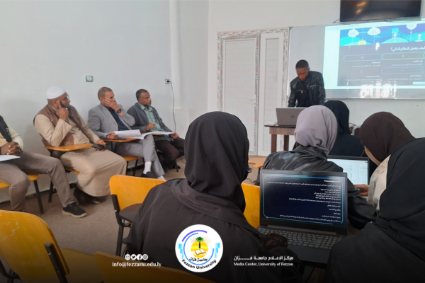 طلاب قسم الهندسة الكهربائية يناقشون مقترحات بحوث التخرج للفصل الدراسي، خريف (2026م).