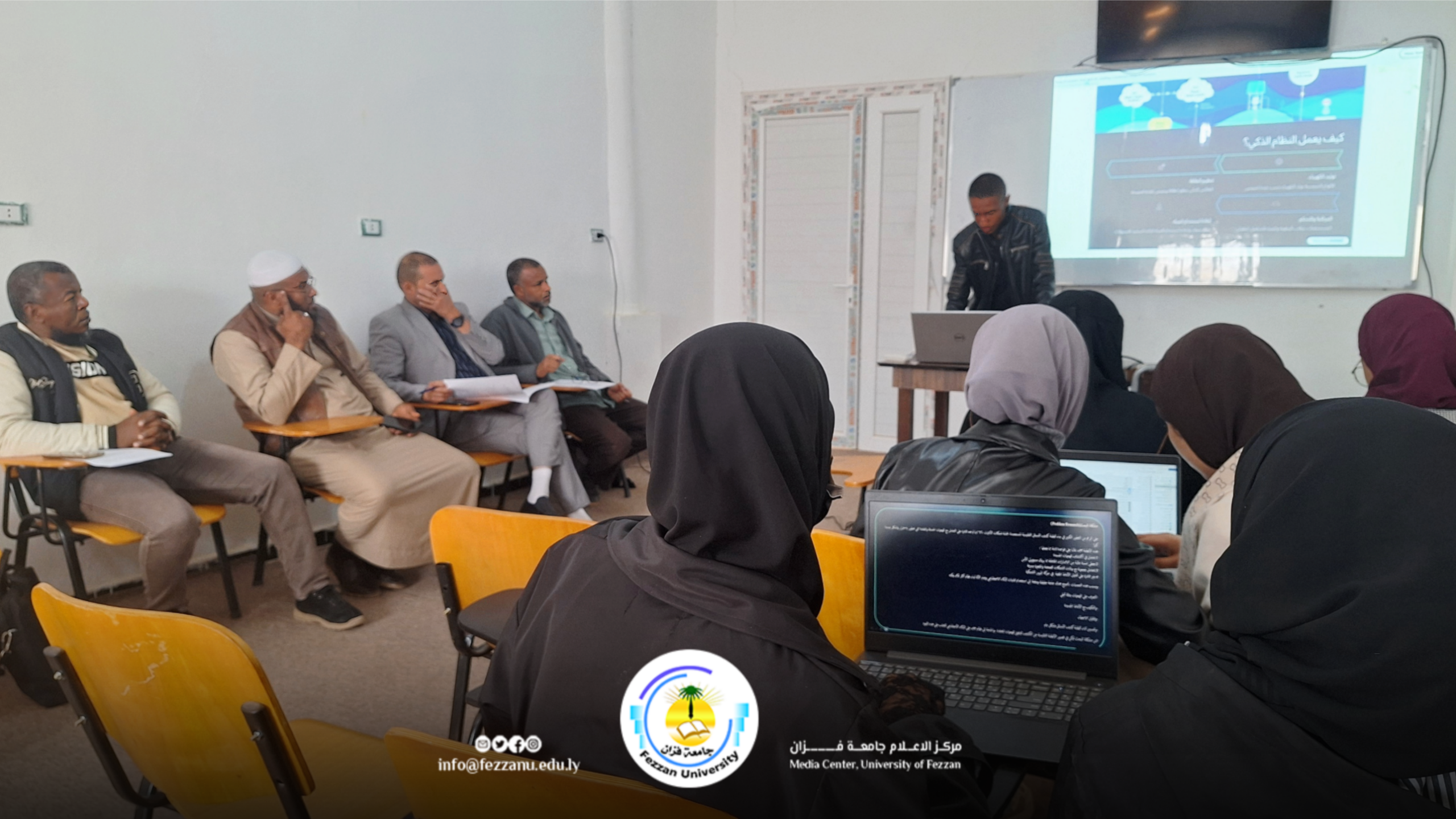 طلاب قسم الهندسة الكهربائية يناقشون مقترحات بحوث التخرج للفصل الدراسي، خريف (2026م).