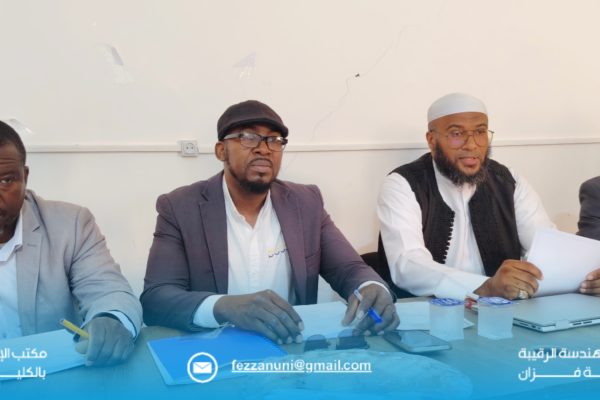 جلسة علمية لمناقشة مشاريع بحوث التخرج